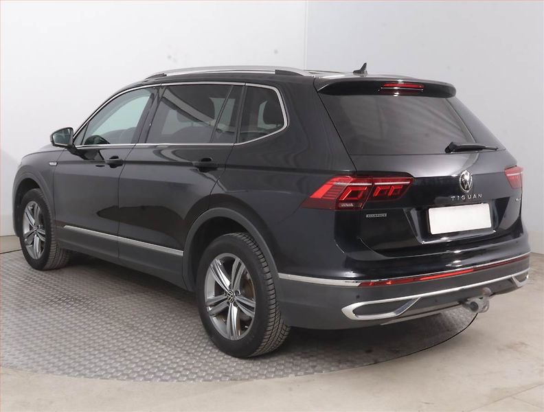 Volkswagen Tiguan Allspace (2022) 2.0 TDI - fotka 4 z 19