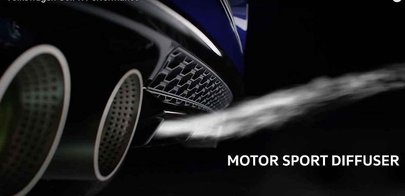 Volkswagen Golf R Performance.