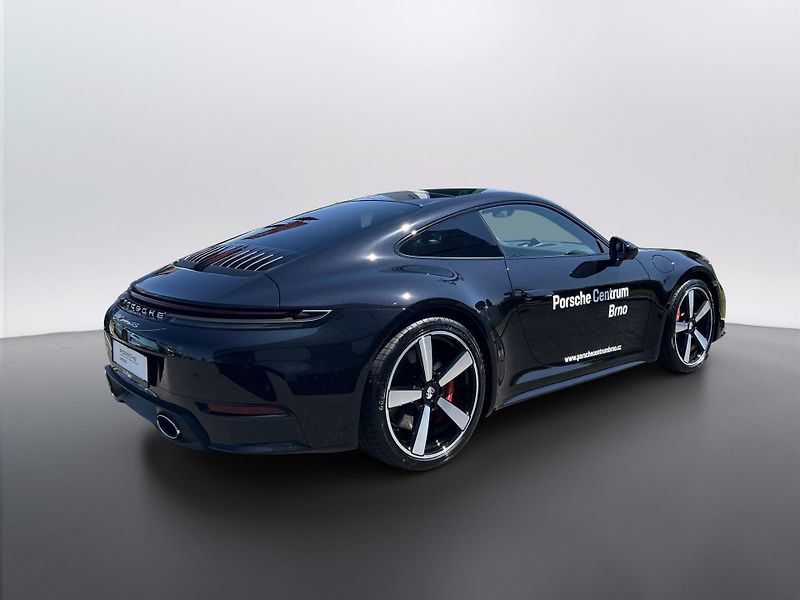 Porsche 911 (2026) Carrera 4S - fotka 5 z 30
