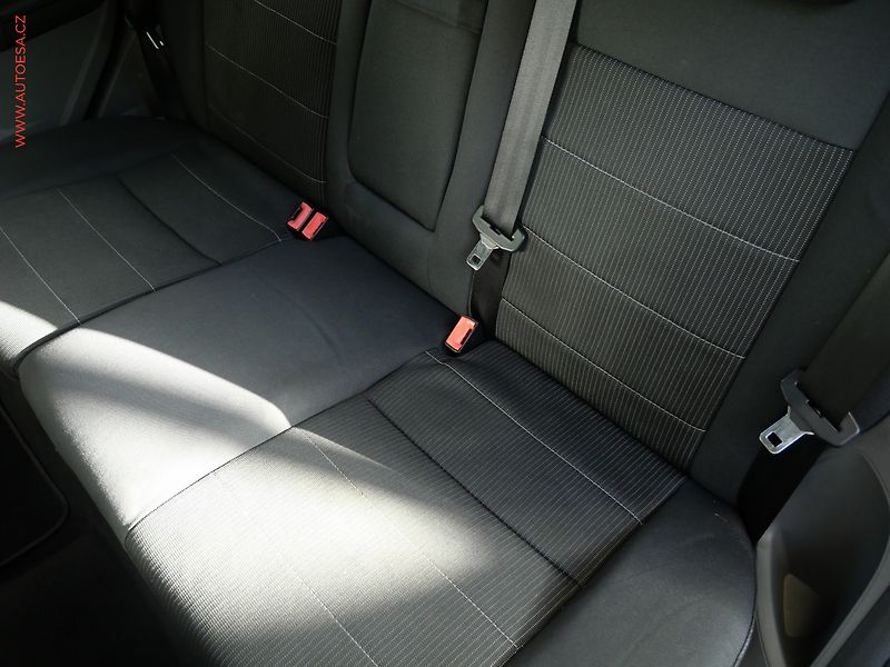 Ford Focus (2009) 2.0i, AC - fotka 10 z 18