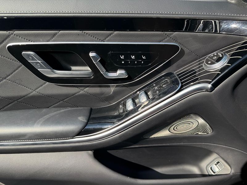 Mercedes-Benz Třídy S S400d-4M-AMG-3D-R21-ČR - fotka 17 z 36
