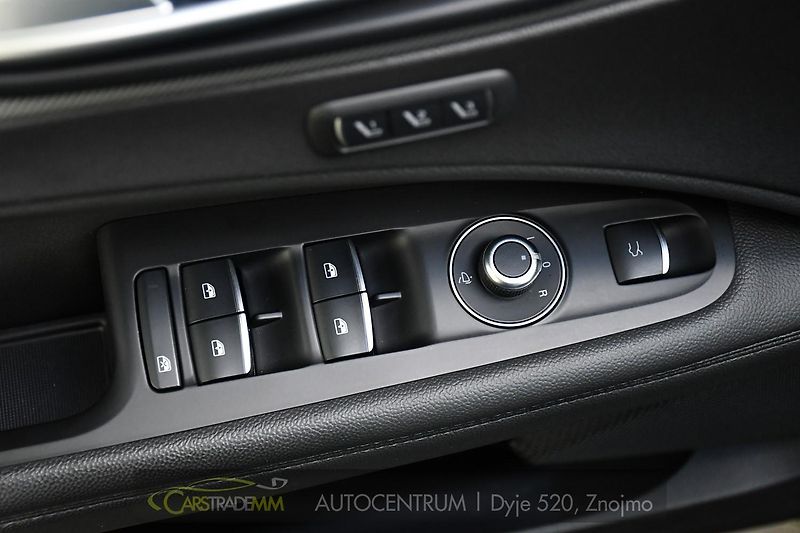 Alfa Romeo Stelvio 2.2 Diesel 16V 154kW ZADÁNO - fotka 26 z 54