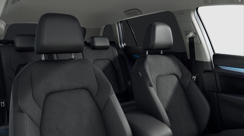 Volkswagen Golf Variant (2026) 1,5 eTSI 7DSG mHEV  People - fotka 7 z 9