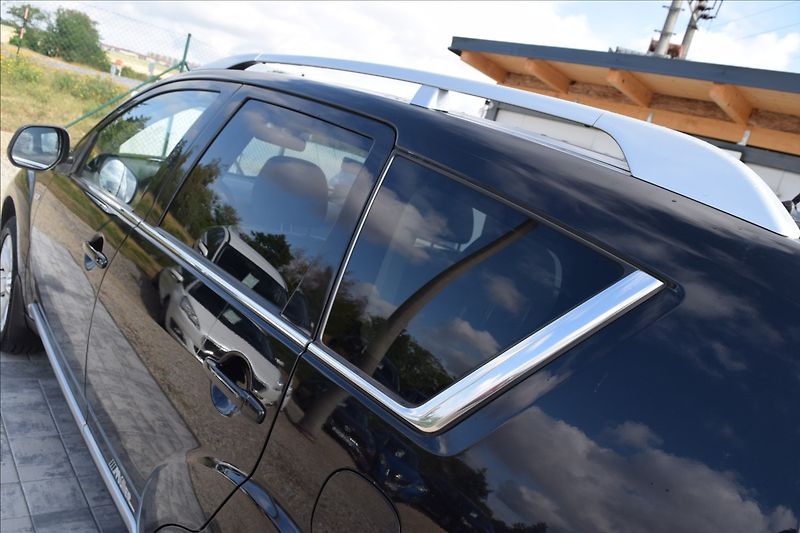 Mitsubishi Outlander 2,2 d 115KW TAŽNÉ 7MÍST 4X4 - fotka 11 z 51