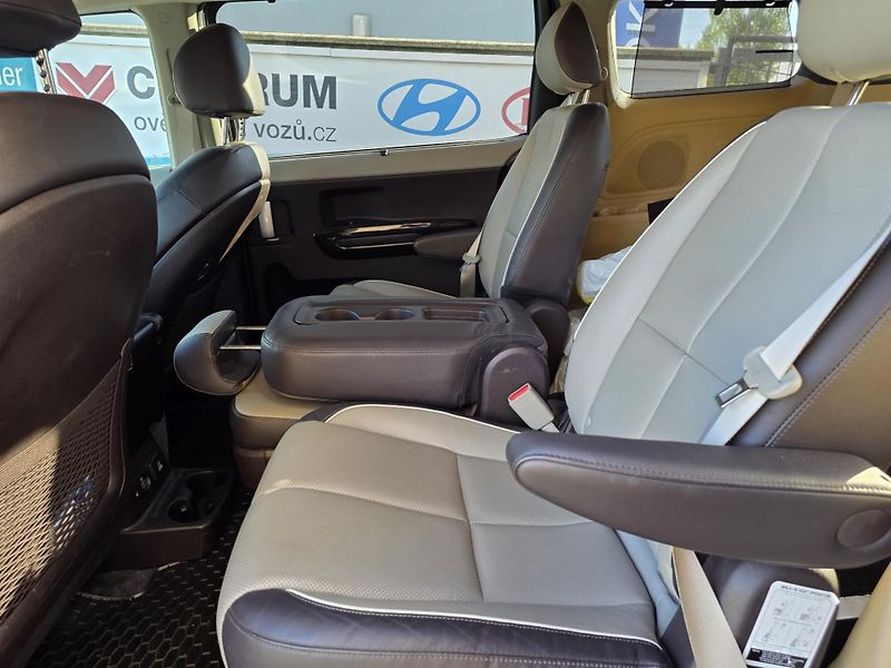 Kia Carnival 3.3-8míst-2.řada 3sedadla - fotka 3 z 16