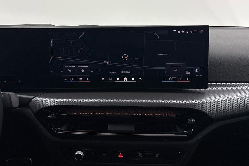 BMW Řada 3 řady 3 | 330d xDrive - fotka 18 z 24