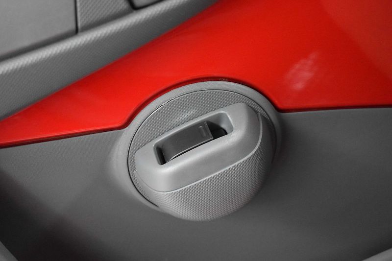 Toyota Aygo 1.0 VVT-i Terra Cool*KLIMA*ČR* - fotka 15 z 36