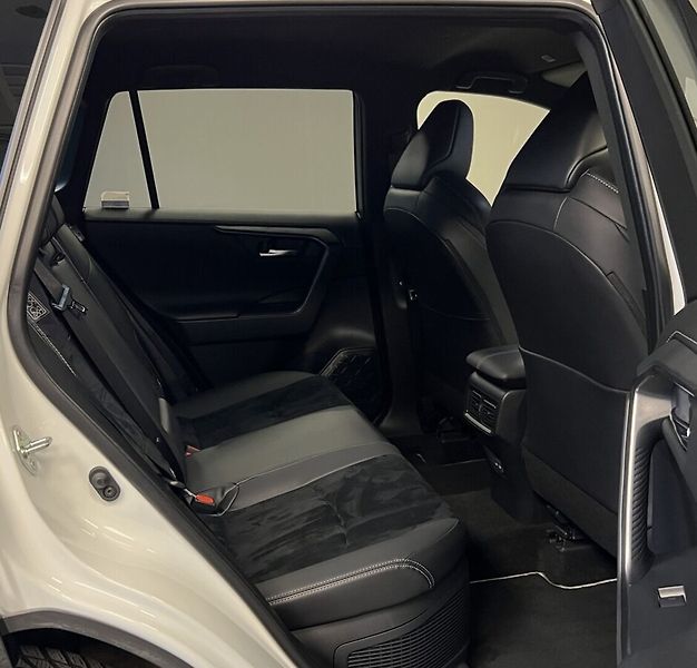 Toyota RAV4 GR SPORT 4WD e-CVT - fotka 14 z 18