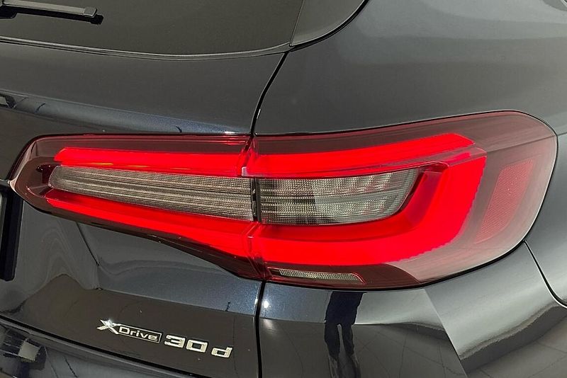 BMW X5 xDrive30d - fotka 5 z 28