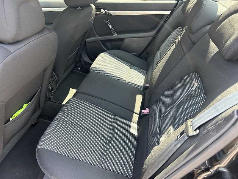 Peugeot 407 2.0 HDI 16V Premium Pack aut. - fotka 30 z 31
