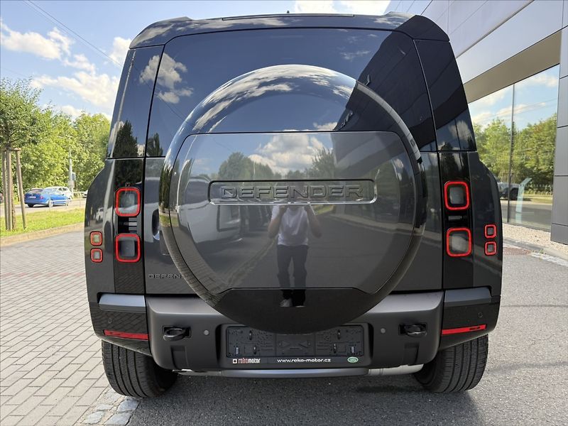 Land Rover Defender (2026) 3,0 X-DYNAMIC SE D250 - fotka 7 z 24