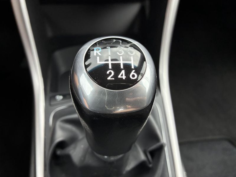 Hyundai i30 1,6i 99kW TAŽNÉ - fotka 19 z 25