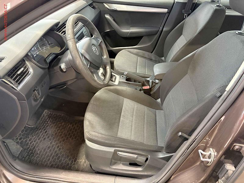 Škoda Octavia (2014) 1.2, AC - fotka 9 z 14