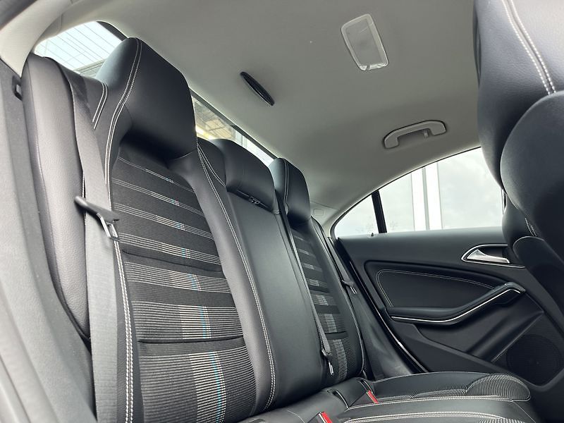 Mercedes-Benz CLA Coupé 180 kupé - fotka 17 z 18