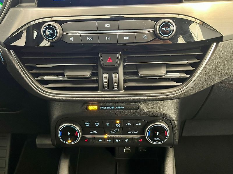 Ford Kuga 2.5 HEV 4x4 Titanium - fotka 28 z 49
