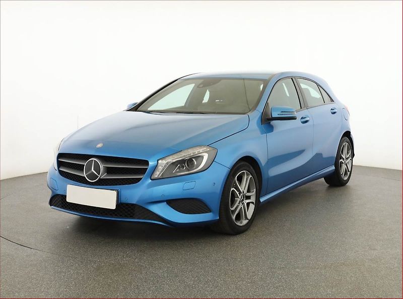 Mercedes-Benz Třídy A (2012) A 180, Kůže, Navi, Bi-Xenony - fotka 2 z 17