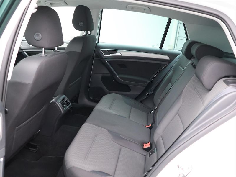 Volkswagen Golf 1,2 TSI 77kw ORIG.ALU Perleť - fotka 13 z 27