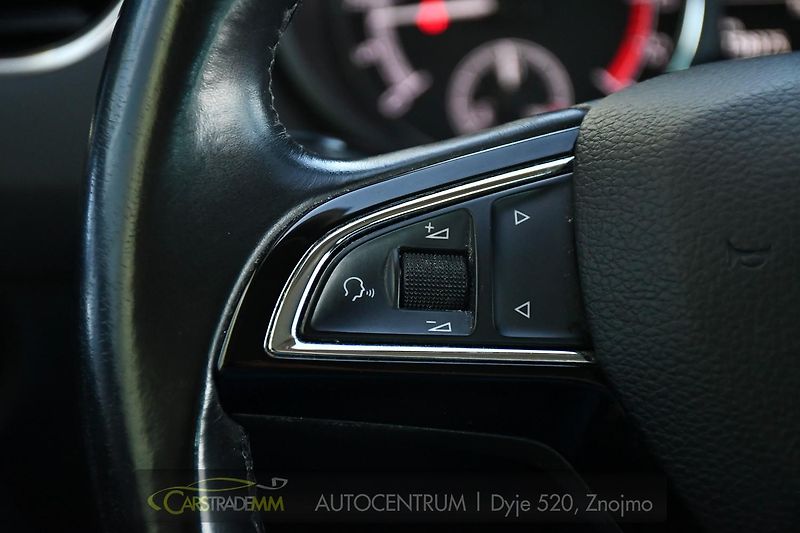 Škoda Octavia 1,6TDi MT CARPLAY TAŽNÉ - fotka 27 z 50