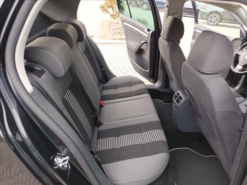 Volkswagen Golf 1,6 MPI,75KW,VÝHŘEV,DIGIKLIMA - fotka 20 z 39