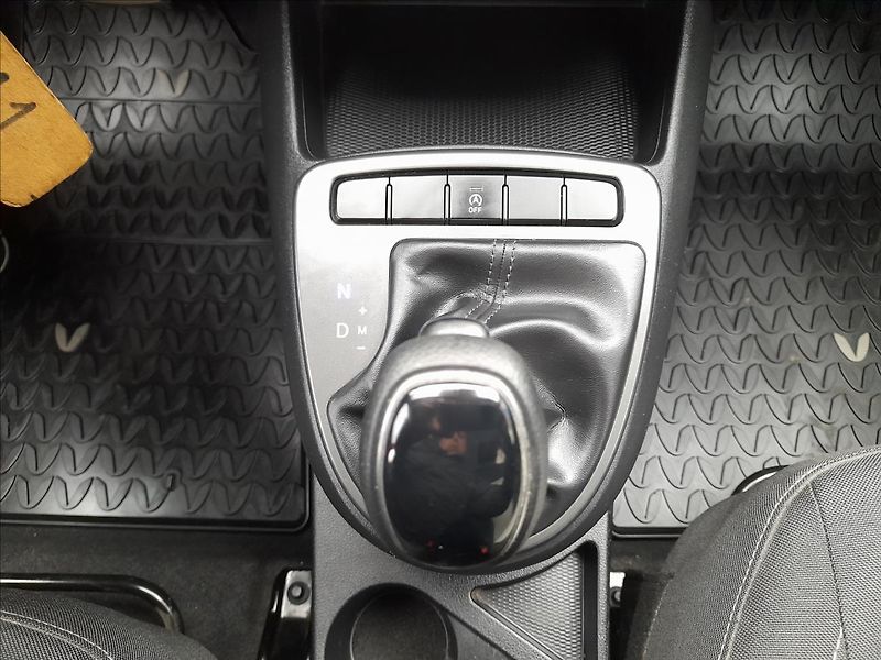 Hyundai i10 1,0 MPi AUTOMAT - fotka 14 z 18
