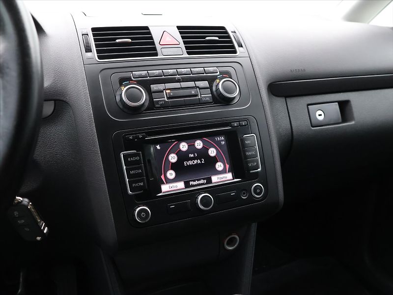 Volkswagen Touran 2,0 TDI 103kW Comfortline Klim - fotka 16 z 26