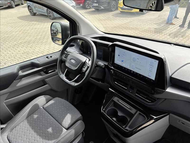 Ford Tourneo Custom 2,0 125kW L2 Titanium  DPH - fotka 24 z 44