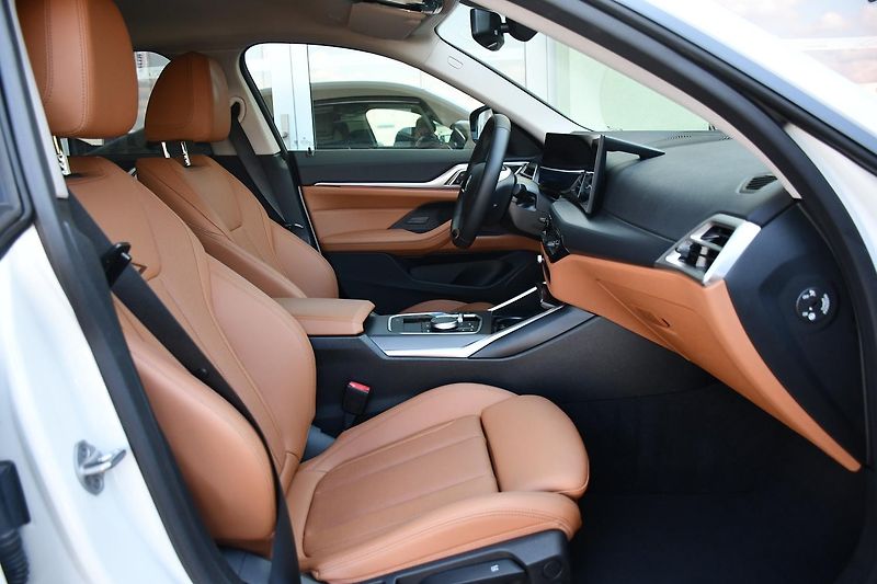 BMW i4 eDrive35 FACELIFT 3L-ZÁRUKA 1M - fotka 17 z 45