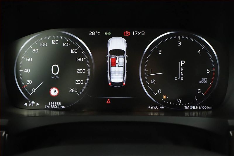 Volvo V90 (2019) D5 AWD, 4x4,Automat,Kůže - fotka 19 z 26