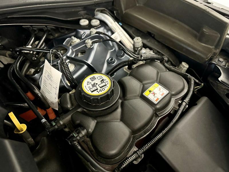 Land Rover Range Rover Velar (2022) P400e Plug in Hybrid 4x4 - fotka 54 z 67