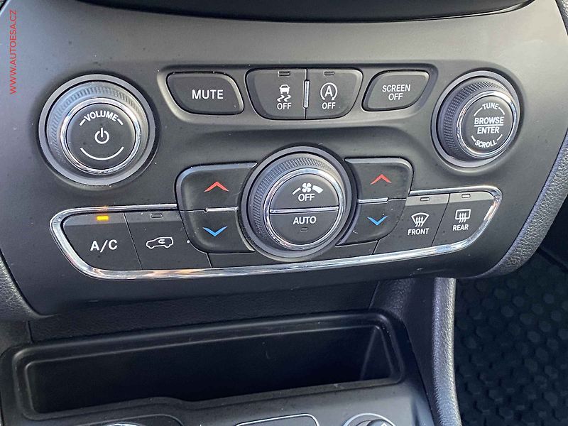 Jeep Cherokee (2019) 2.2 CRD 4x4, 2.maj,ČR - fotka 17 z 20