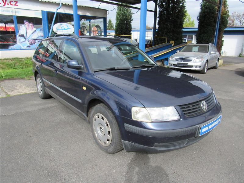 Volkswagen Passat 1,6 i 74kW Combi - fotka 3 z 24