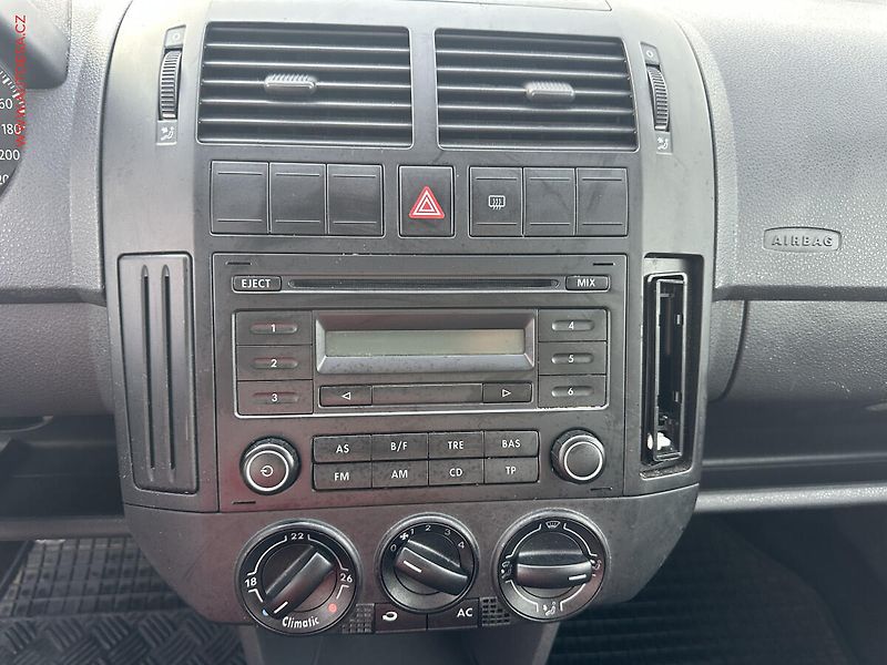Volkswagen Polo (2008) 1.2HTP, AC - fotka 12 z 14