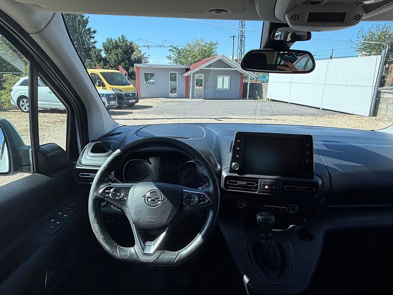 Opel Combo 1.2TURBO 81KW*ZADÁNO* - fotka 22 z 33