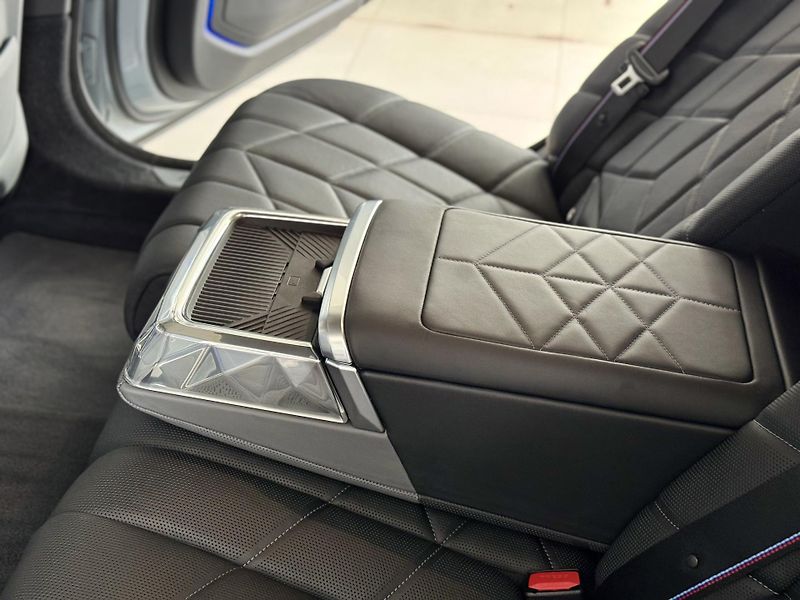 BMW i7 60 xDrive M-SPORT*Max.Výbava! - fotka 50 z 59