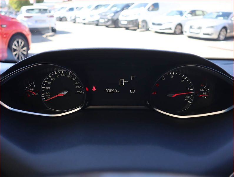 Peugeot 308 (2016) Allure 1.6 BlueHDi, Automat - fotka 11 z 22