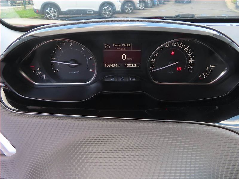 Peugeot 2008 (2017) 1.6 BlueHDi, Navi, Tempomat - fotka 11 z 20