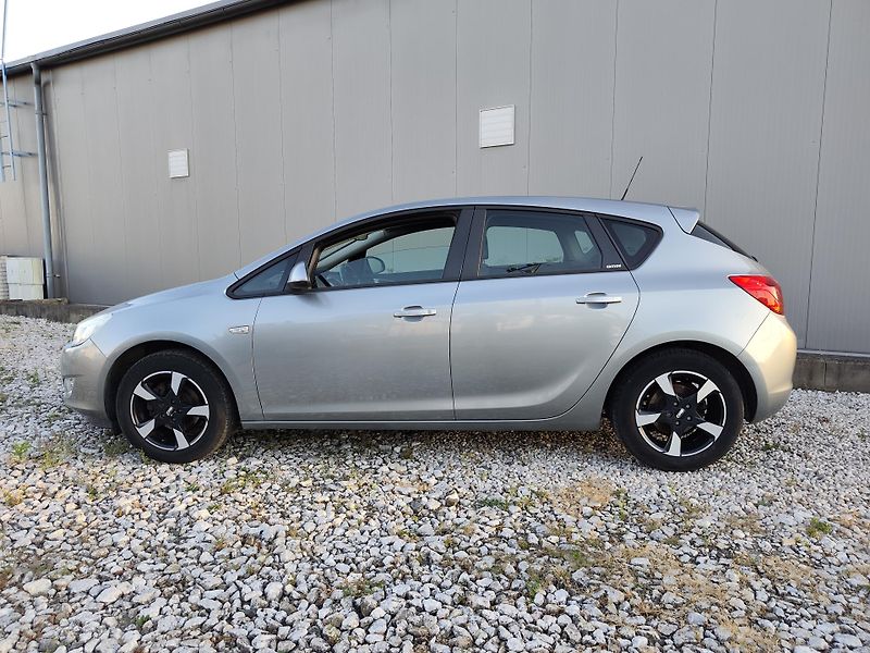 Opel Astra 1.6i  - fotka 3 z 17