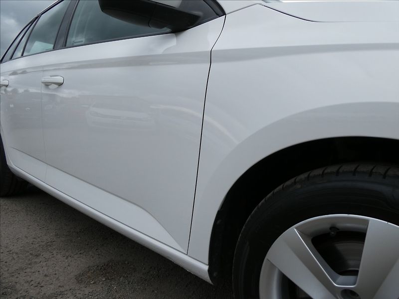 Škoda Fabia 1,0 TSi 81kW 2xkola,DPH,servis - fotka 14 z 43
