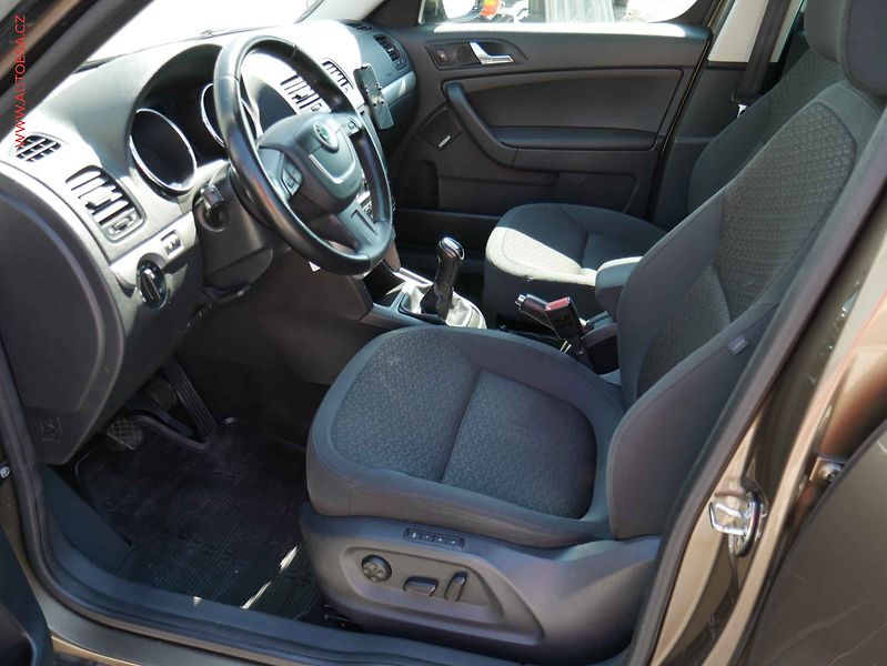 Škoda Yeti (2011) 2.0 TDi 4x4, Elegance, xenon - fotka 9 z 20