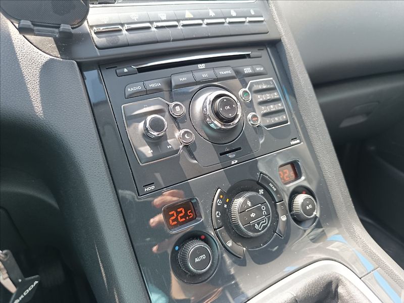 Peugeot 5008 1,6 THP - fotka 17 z 19