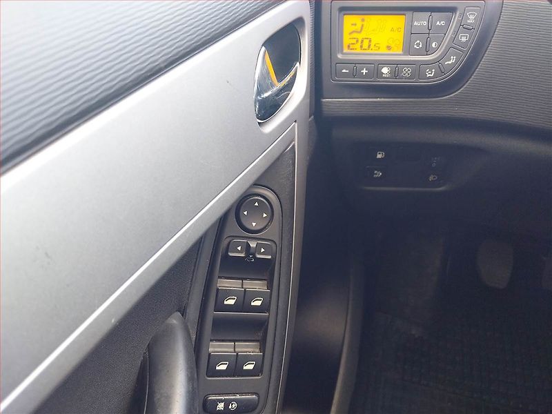 Citroën C4 Picasso (2012) 1.6 HDi, Serv.kniha, po STK - fotka 16 z 16