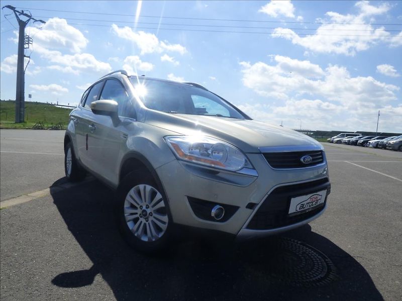 Ford Kuga 2,0 TDCI, 4x4 - fotka 3 z 47