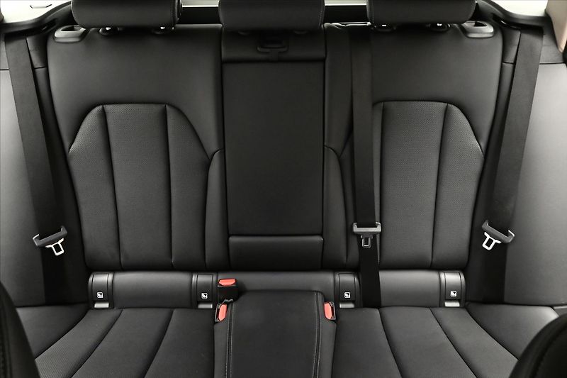 BMW Řada 3 2,0 320d 140 kW Steptronic Zár - fotka 29 z 32