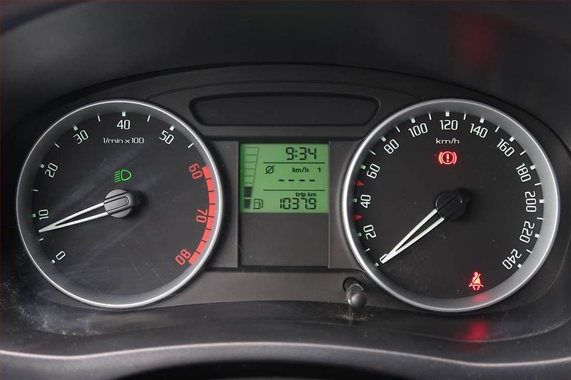 Škoda Fabia (2009) Elegance 1.6 16V, po STK - fotka 11 z 14