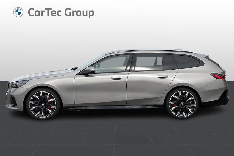 BMW Řada 5 540d xDrive Touring - fotka 4 z 9