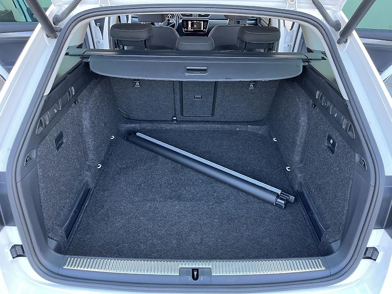 Škoda Superb (2021) 1.5TSI 110KW STYLE MAN6 MATRIX - fotka 23 z 49