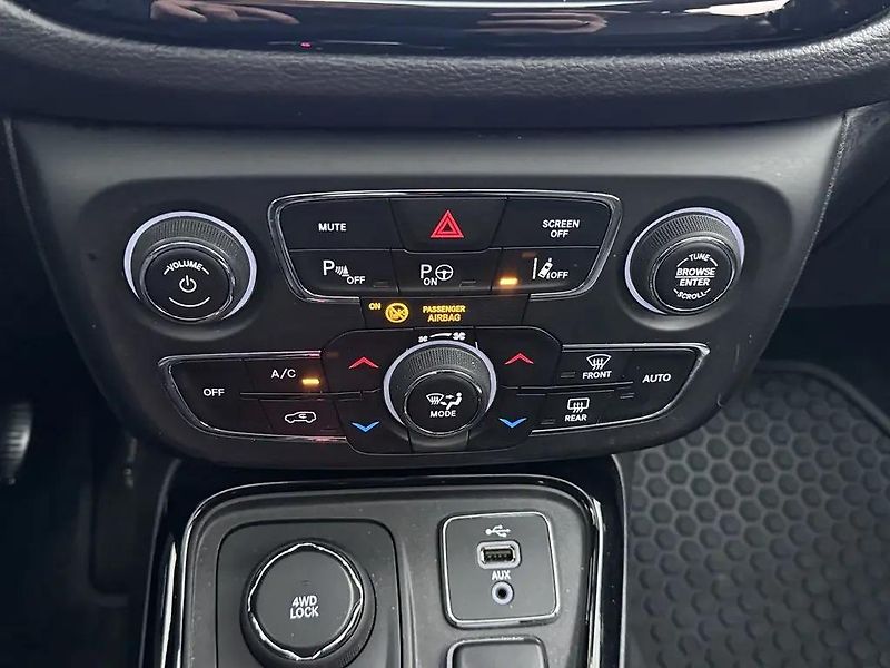 Jeep Compass 1.4T 125kW Aut. 4x4 Limited TZ - fotka 11 z 17