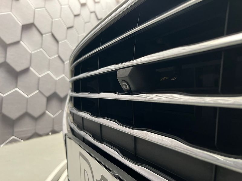 Ford Galaxy 2.0 EB Titanium 140 kW LED - fotka 37 z 50