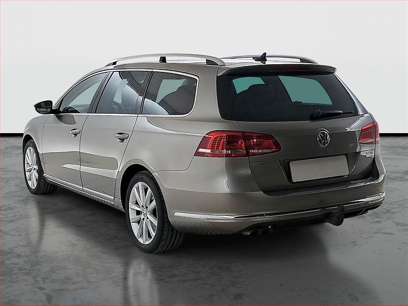 Volkswagen Passat (2013) 2.0 TDI, Automat, Navi, Xenony - fotka 4 z 23