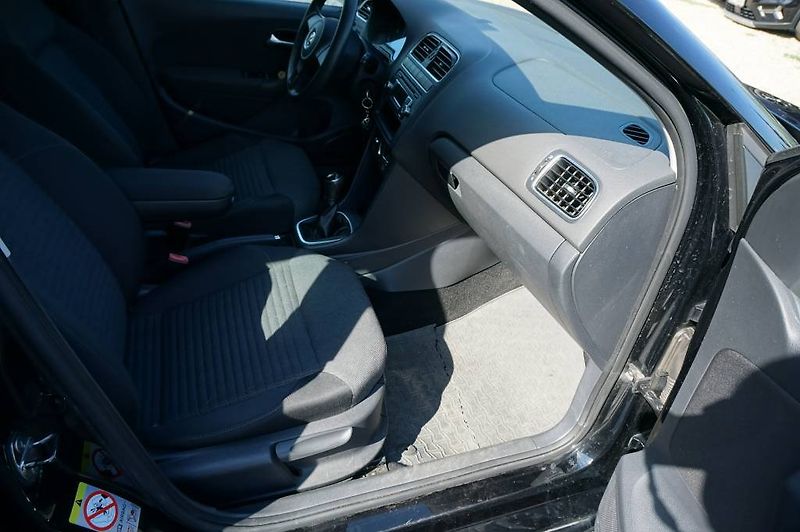 Volkswagen Polo (2012) 1,4  63 KW  nové v ČR - fotka 32 z 35